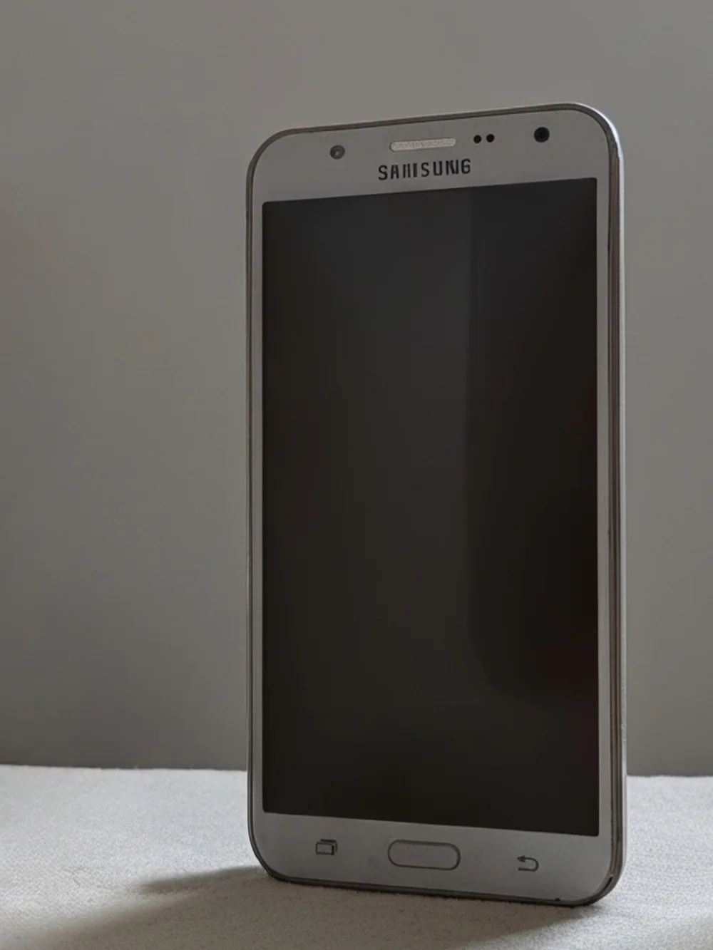 Samsung Galaxy J7 Smartphone – Works Great
